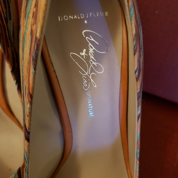 ‼️SOLD‼️⭐NWOB⭐ Donald J Pliner Artwork Cork Heel, … - Picture 5 of 6